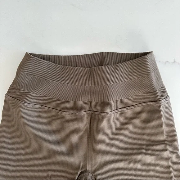 Alo Yoga Seamless Ribbed Favorite Short - 5” - Olive Tree - Size S - Picture 5 of 9